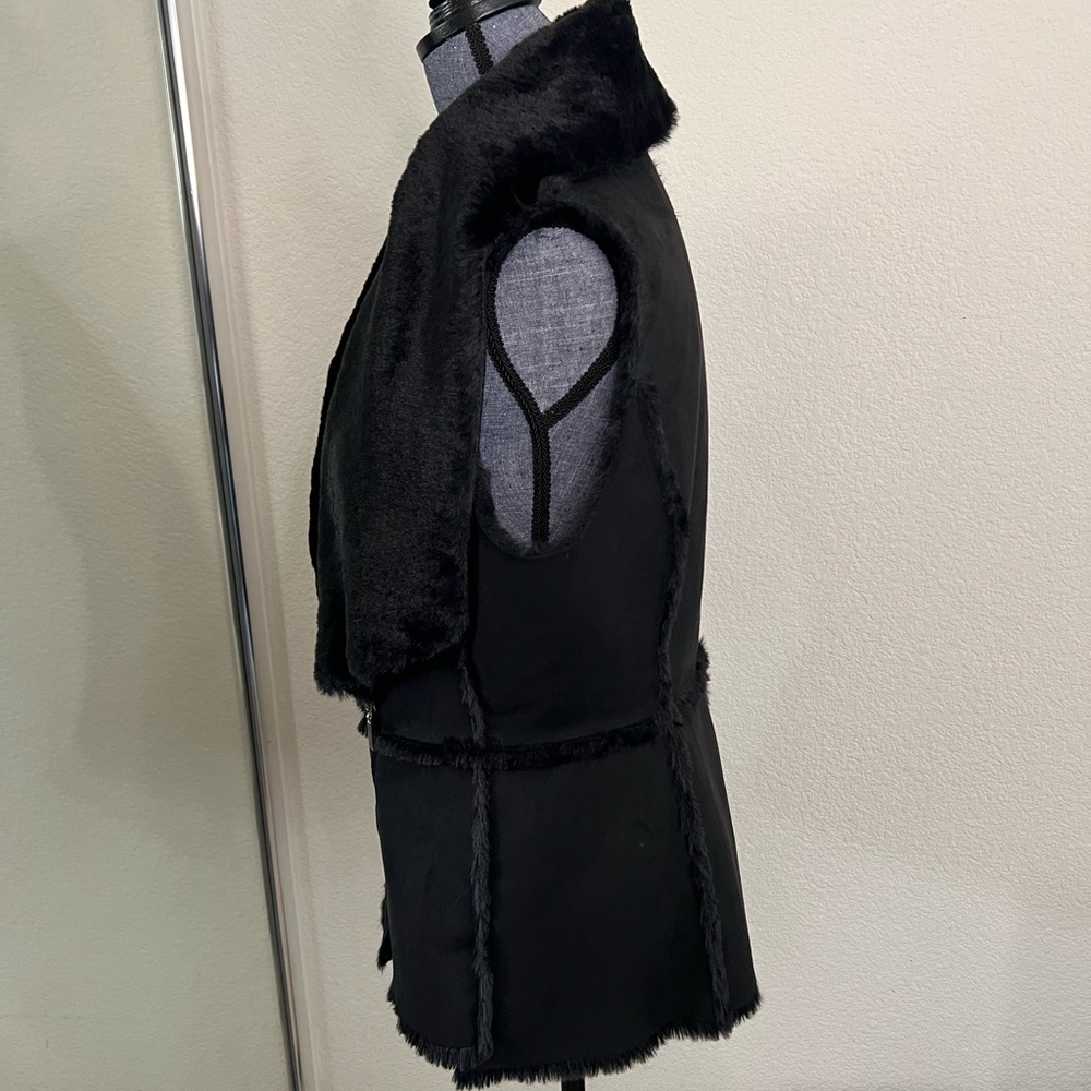 🎉🎉HOST PICK🎉🎉 WHBM Women's Black Faux Fur Vest - Picture 6 of 8